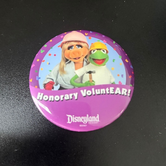 Disney Other - Disney Disneyland Honorary VoluntEAR Muppets Button Pin